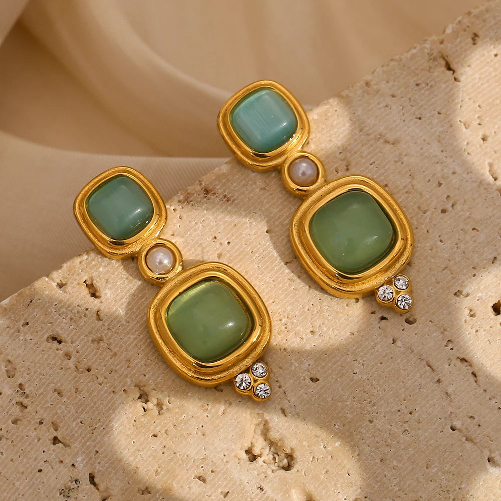 E.B.belle Pendiente de tuerca con piedras preciosas verdes cuadradas con diamantes de imitación de estilo vintage, acero inoxidable 316L, dije hipoalergénico chapado en oro de 18 quilates