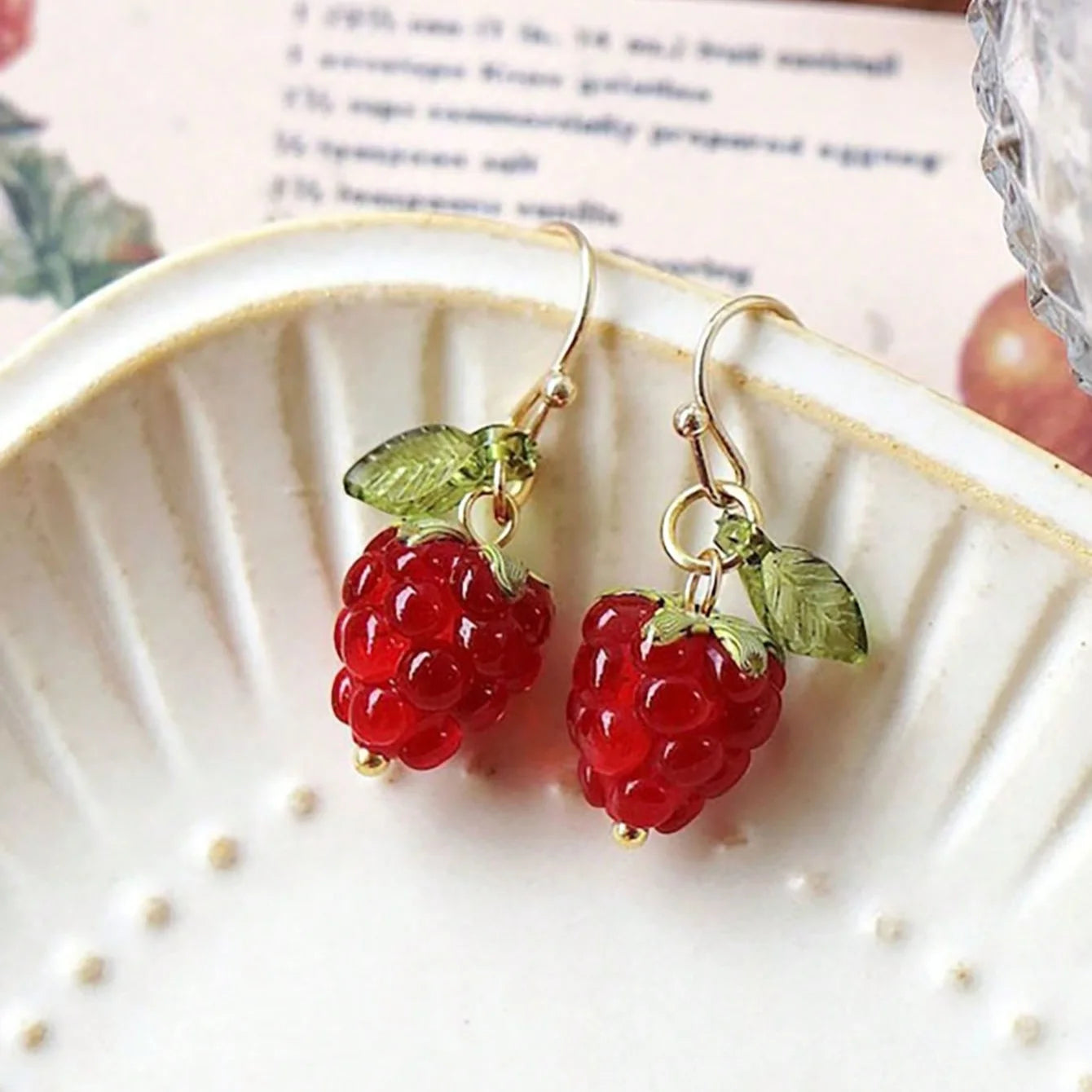 set de pendientes de resina hechos a mano con forma de frambuesa, pendientes colgantes de baya roja dulce