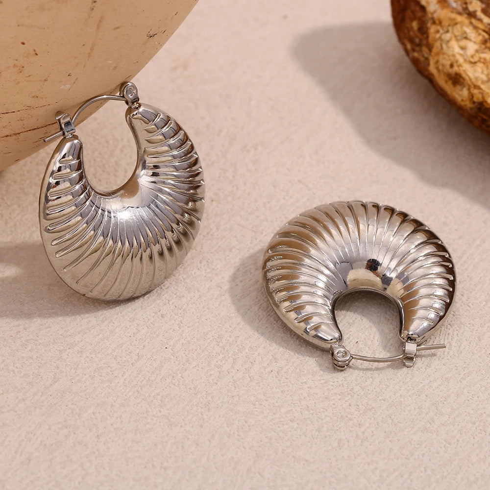E.B.belle Pendientes de aro a rayas con cuerno de oveja, resistentes al agua, Color plateado, acero inoxidable 316L, joyería de moda para mujer chapada en oro de 18 quilates