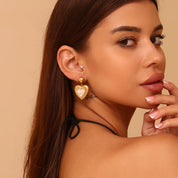 E.B.belle Pendientes con colgante de corazón radiante de concha, resistente al agua, decoración chapada en oro de 18 quilates, joyería de acero inoxidable 316L