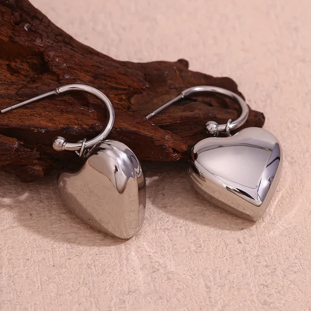 Pendientes elegantes de corazón