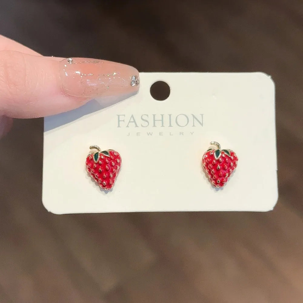 Pendientes pequeños con diseño de fresas esmaltadas de color rojo para mujeres y niñas, accesorios de joyería de frutas con abalorio de moda coreana, regalos