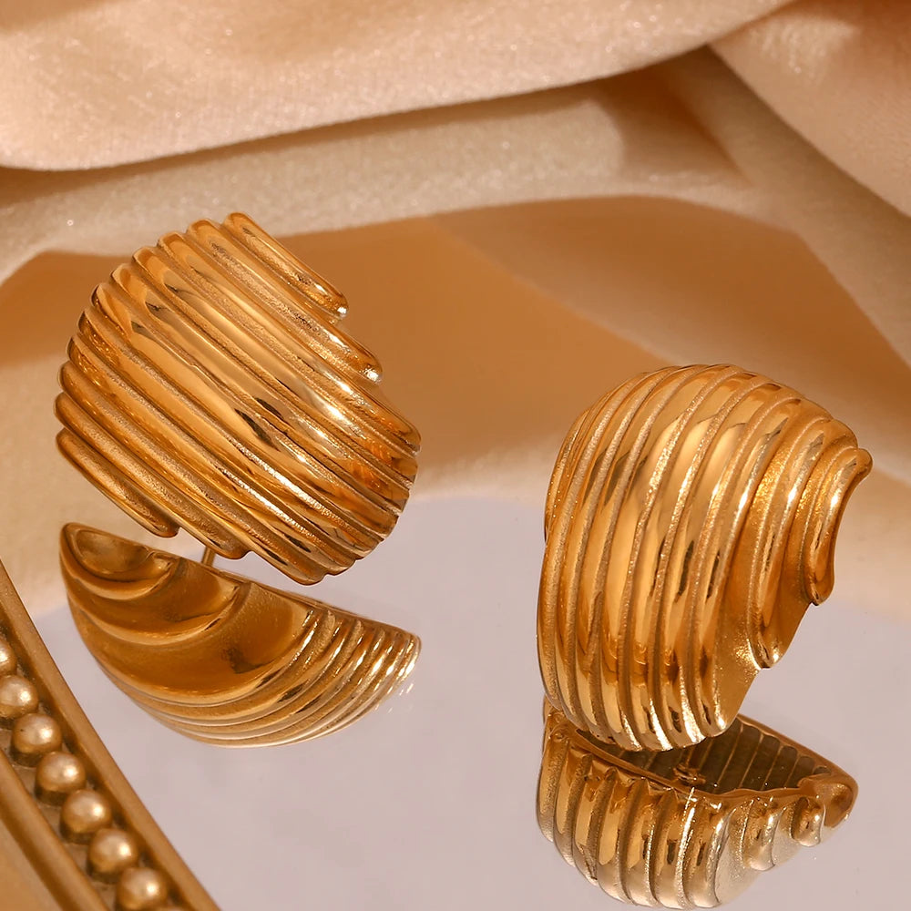 Pendientes geométricos dorados