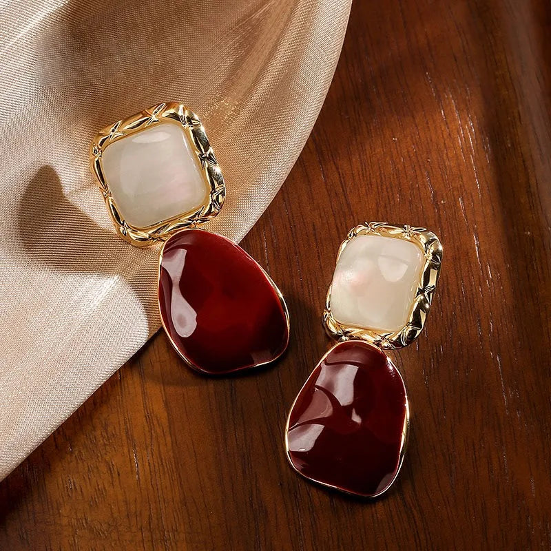 Pendientes franceses Retro elegantes con forma de gota de agua, color rojo vino, pendientes pequeños con cara para mujer, joyería de regalo de Navidad, colgantes al por mayor