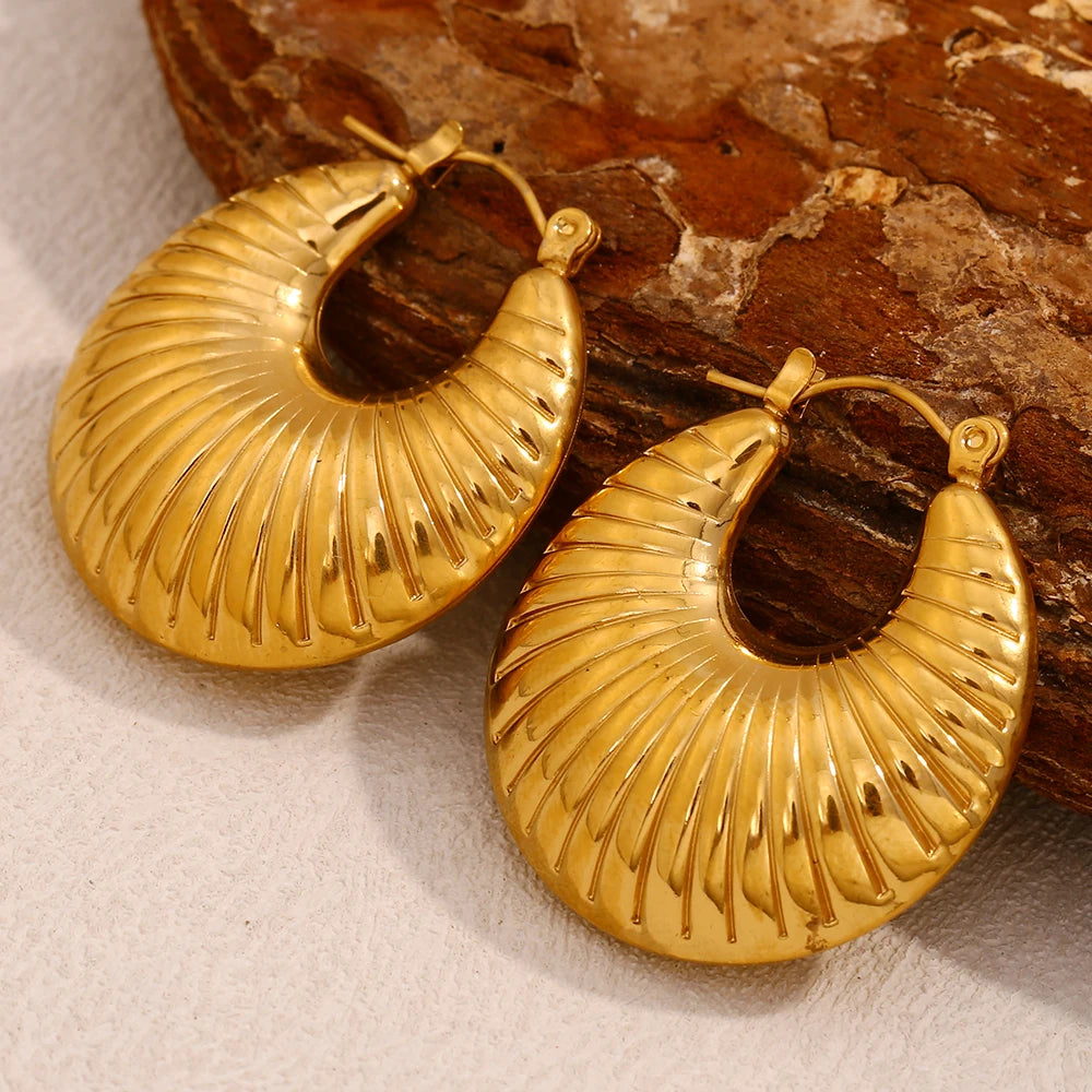 E.B.belle Pendientes de aro a rayas con cuerno de oveja, resistentes al agua, Color plateado, acero inoxidable 316L, joyería de moda para mujer chapada en oro de 18 quilates