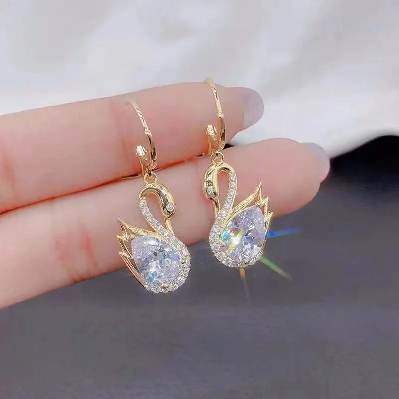 1 par de lujosos y elegantes pendientes Golden Swan, deslumbrantes, de cristal sintético, aptos para uso diario, fiestas y regalos.