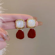 Pendientes franceses Retro elegantes con forma de gota de agua, color rojo vino, pendientes pequeños con cara para mujer, joyería de regalo de Navidad, colgantes al por mayor