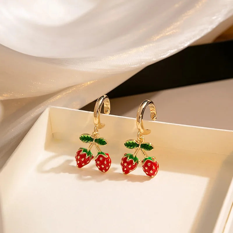 Nuevos y divertidos pendientes de fruta, cereza y fresa, bonitos pendientes para chica y estudiante, accesorios de ropa, pendientes