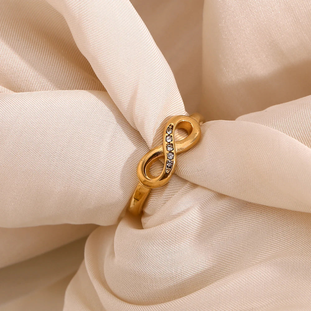 Anillo minimalista de diamantes